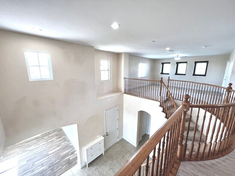 Building Photo - 7140 Charter Crest St