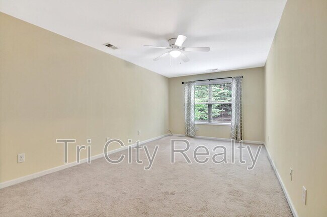 Building Photo - 113 Macalester Dr