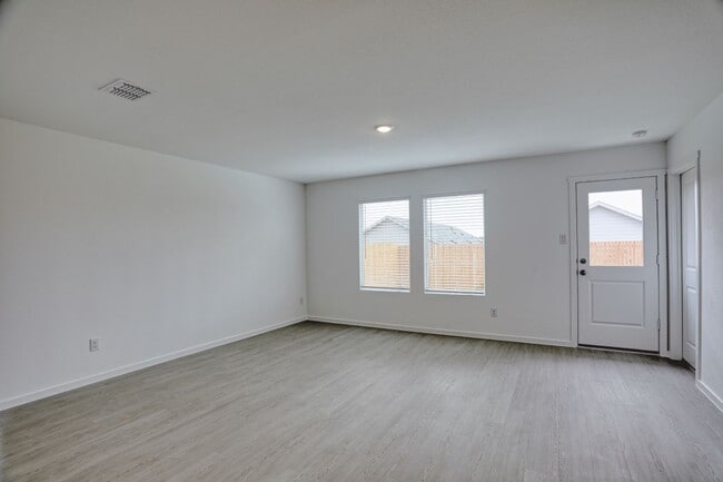 Building Photo - 803 Ginkgo Wy