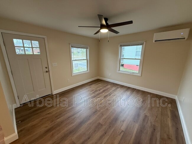 Building Photo - 1101 N Wilcox Dr