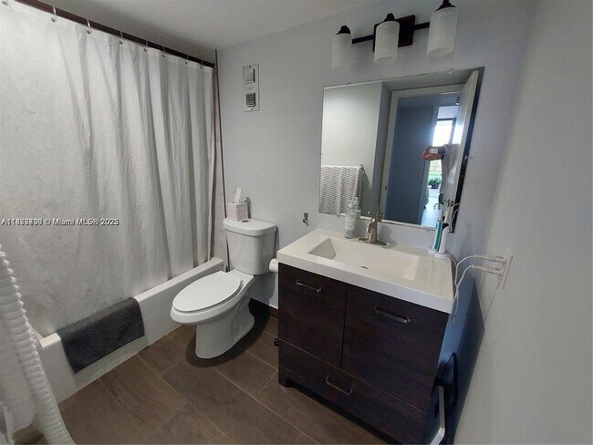 Building Photo - 2741 Taft St