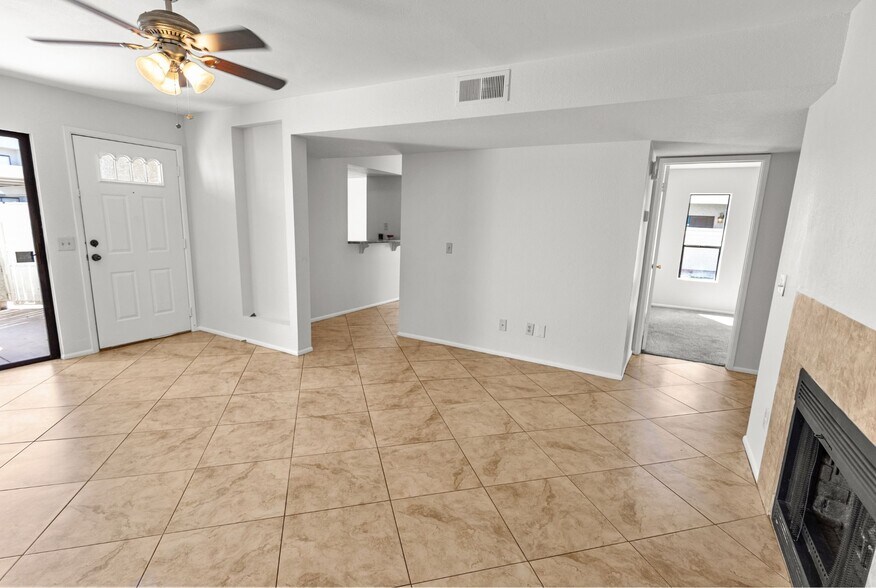 Building Photo - 850 S River Dr