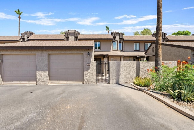 Building Photo - 2232 W Lindner Ave