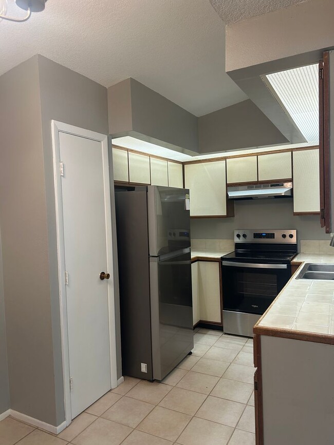 Building Photo - 1 Bedroom Condo in Harbourtowne - Palm Har...