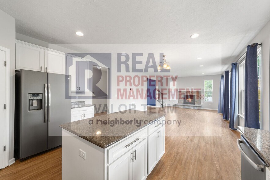 Building Photo - Custom 4 Bed, 3.5 Bath Home in Highly Desi...