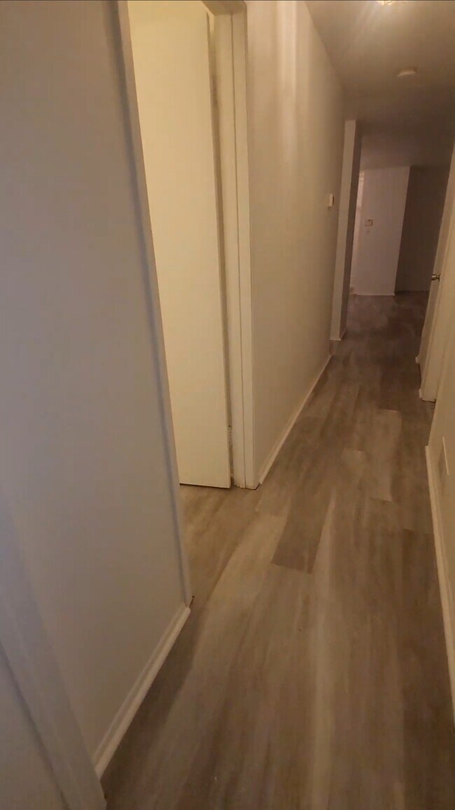 Building Photo - 1303 Morris Ct