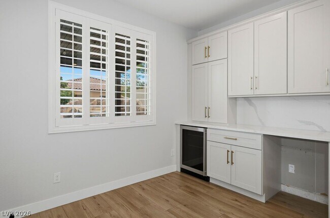 Building Photo - 10327 Parkview Mountain Ave
