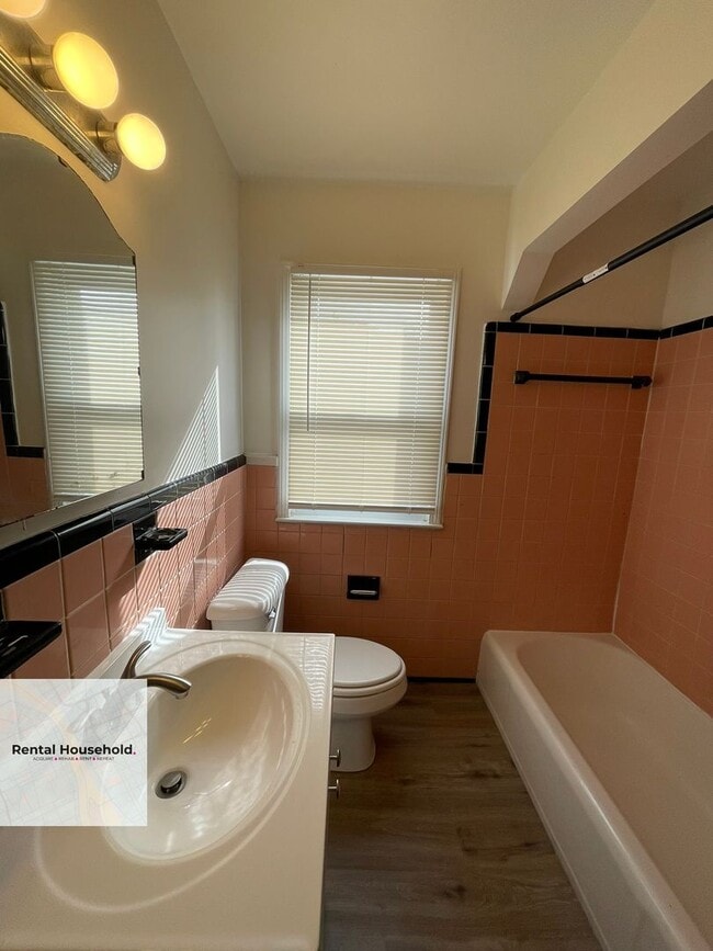 Building Photo - Dream Bungalow Awaits: Space, Style & Serenity!~ $1400