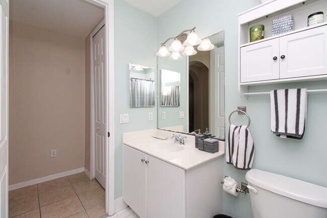 Building Photo - MARIPOSA ** SEASONAL (90 DAY MINIMUM STAY)...
