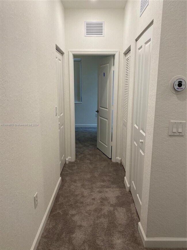 Building Photo - 320 NE 208th Terrace