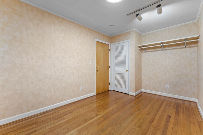 Building Photo - 1055 Inverness Rd