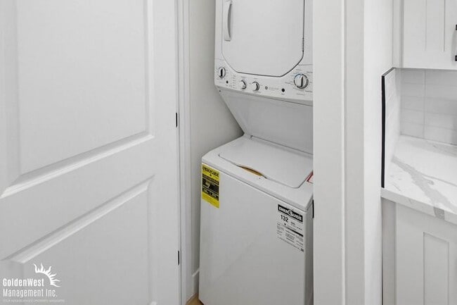 Building Photo - Newly Renovated 2Bdm 2Ba Stand Alone Unit with Private Yard in Chula Vista!