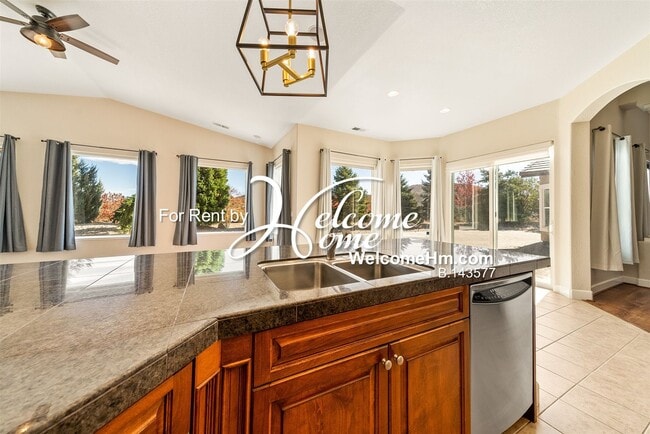 Building Photo - 15020 Redmond Lp