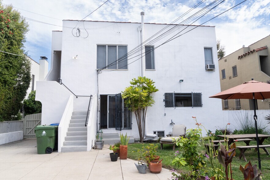 Building Photo - 1211 S Hayworth Ave