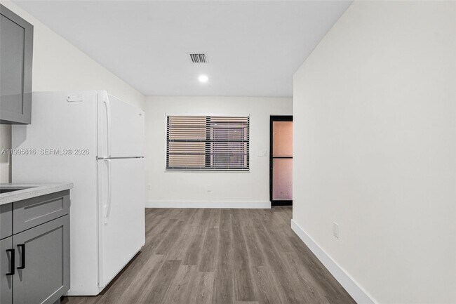 Building Photo - 1730 Acapulco Dr