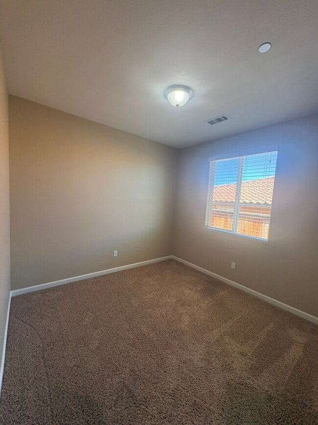 Building Photo - 4 bedroom 3 bath stunner in Sparks