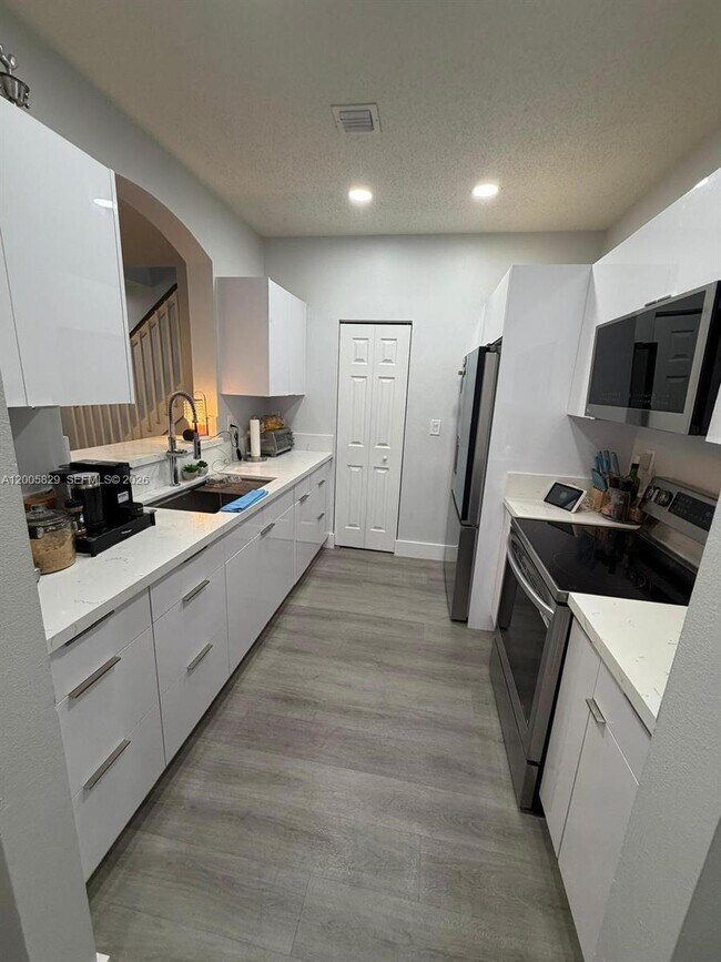 Building Photo - 2244 NE 42nd Ave