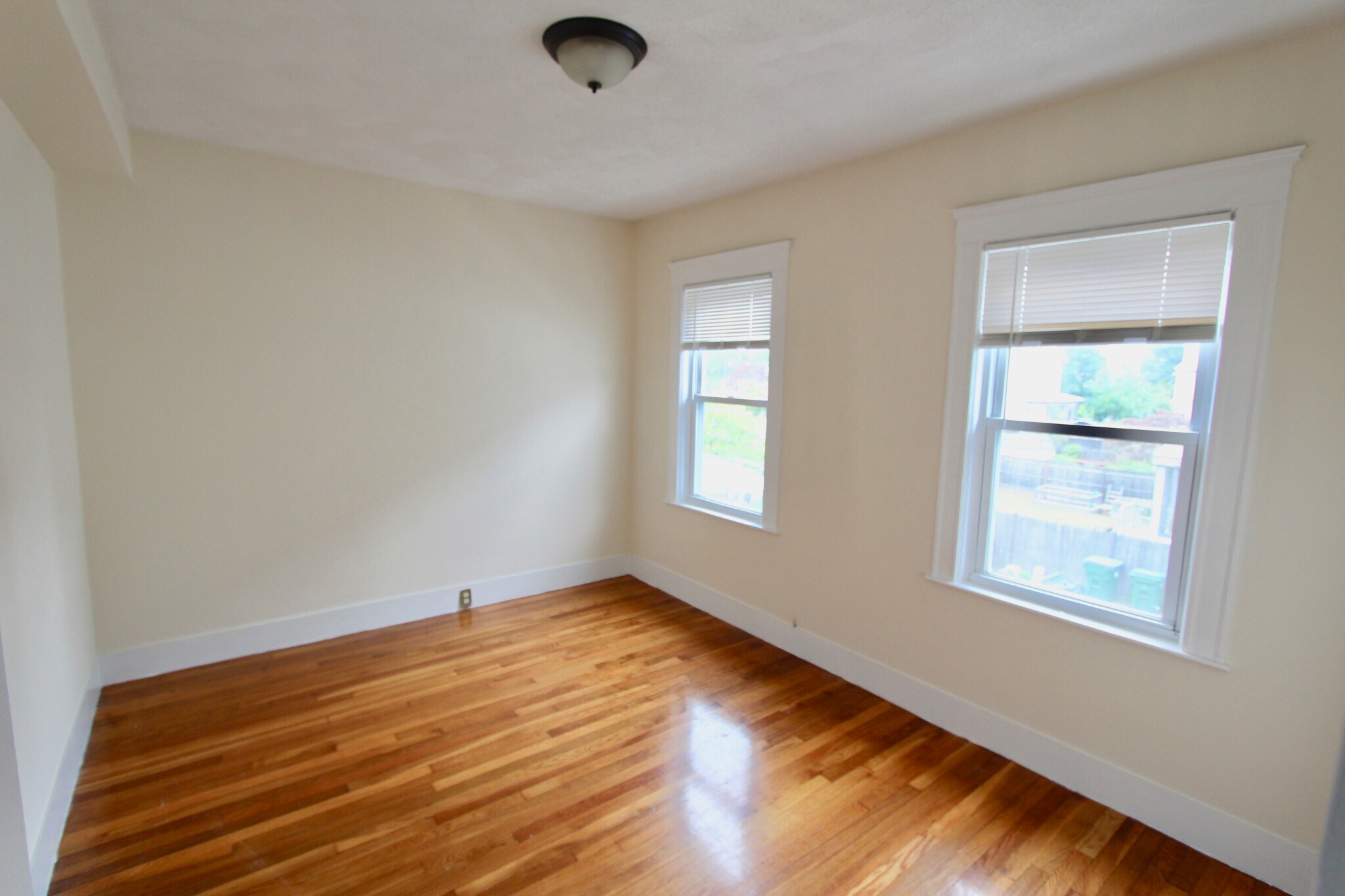 Building Photo - 15 Taylor St