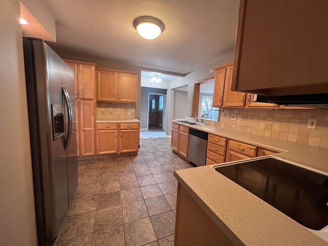 Building Photo - East Grand Rapids Schools - 4 bedroom home