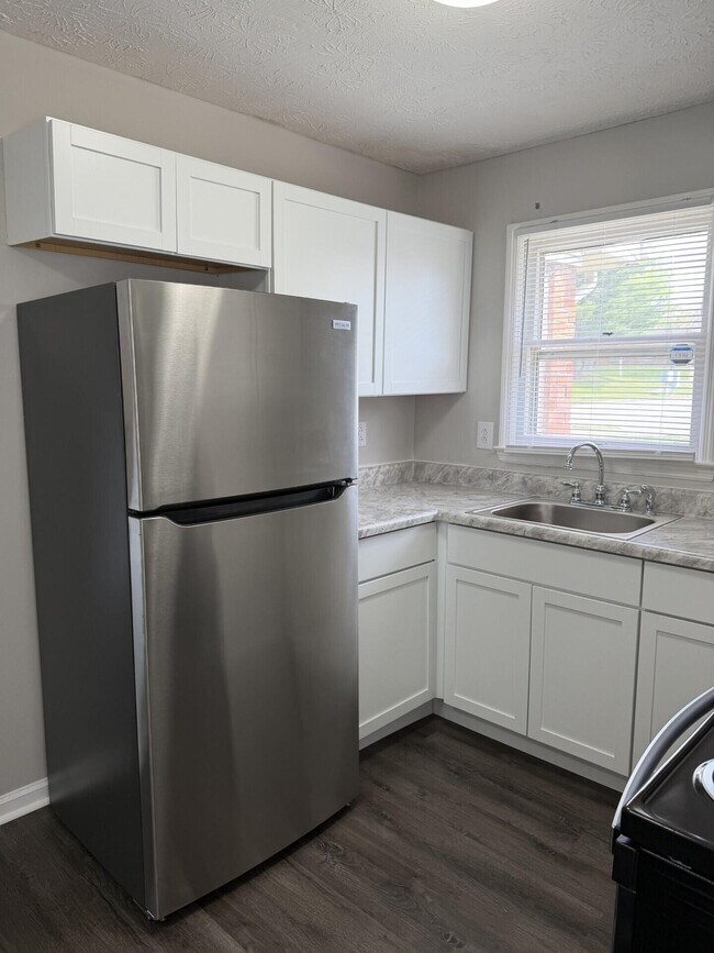 Building Photo - 3200 Baird Ct