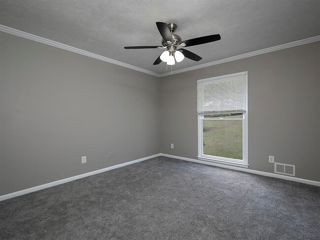 Building Photo - 581 Autumn Ln