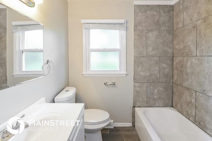 Building Photo - 12500 E 54th Terrace