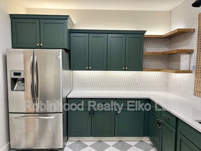 Building Photo - 753 Oak St