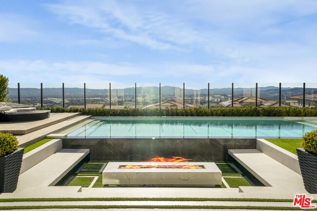 Building Photo - 20306 Willoughby Ln