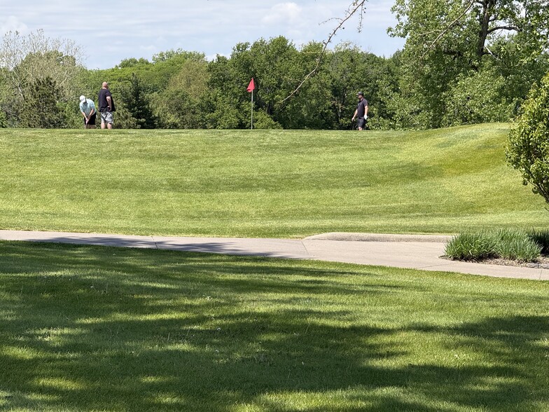 near Emeis Golf Course - 1403 Emerald Dr