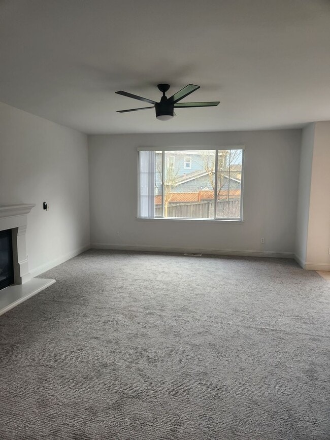 Building Photo - Great Santa Rosa Neighborhood 3 Bedroom, 2.5 Bathrooms