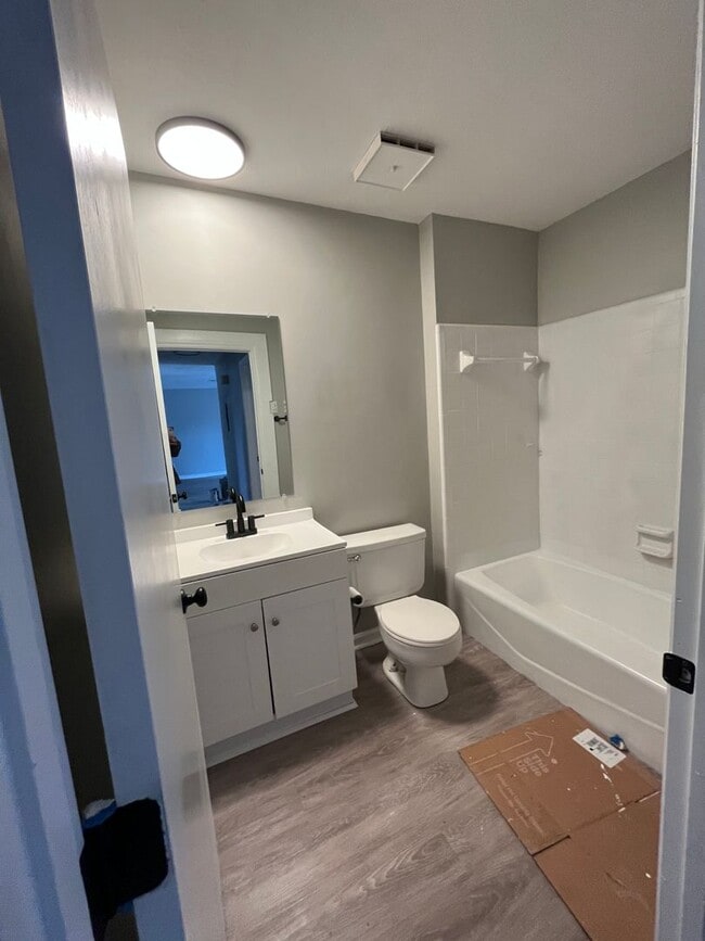 Building Photo - Duplex In Lake Jackson