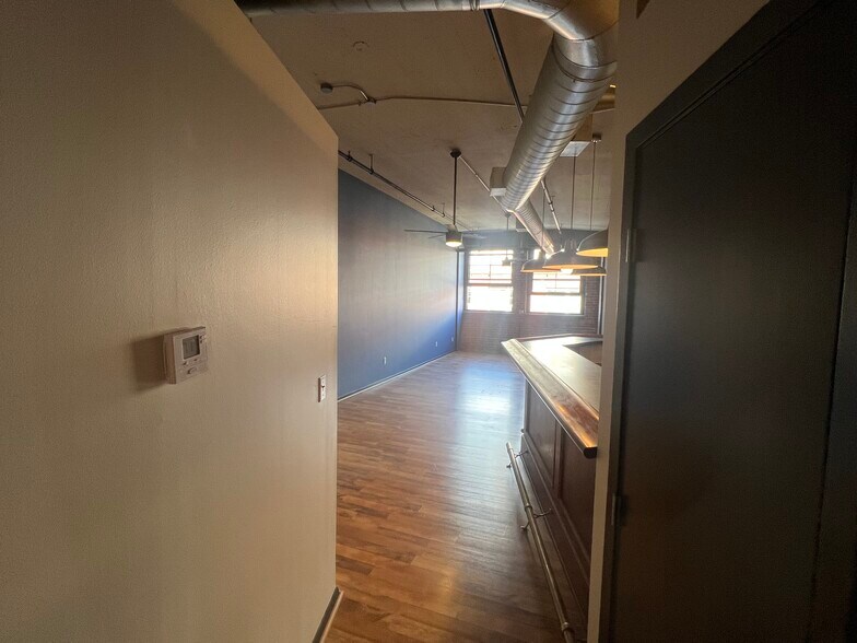 Building Photo - 200 Main St