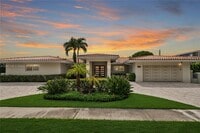 Building Photo - 2240 Magnolia Dr