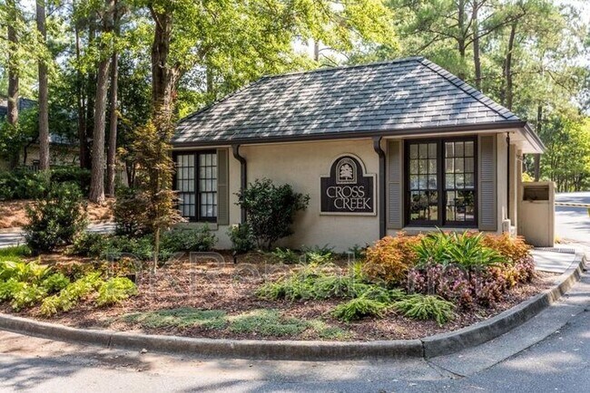 Building Photo - 82 Montre Square NW