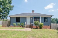 Building Photo - Charming Renovated 2BR Home in Revolution Park – Minutes from Uptown Charlotte!