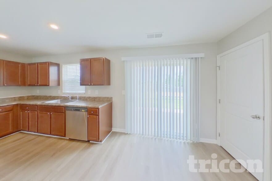 Building Photo - 656 McCormick Ln