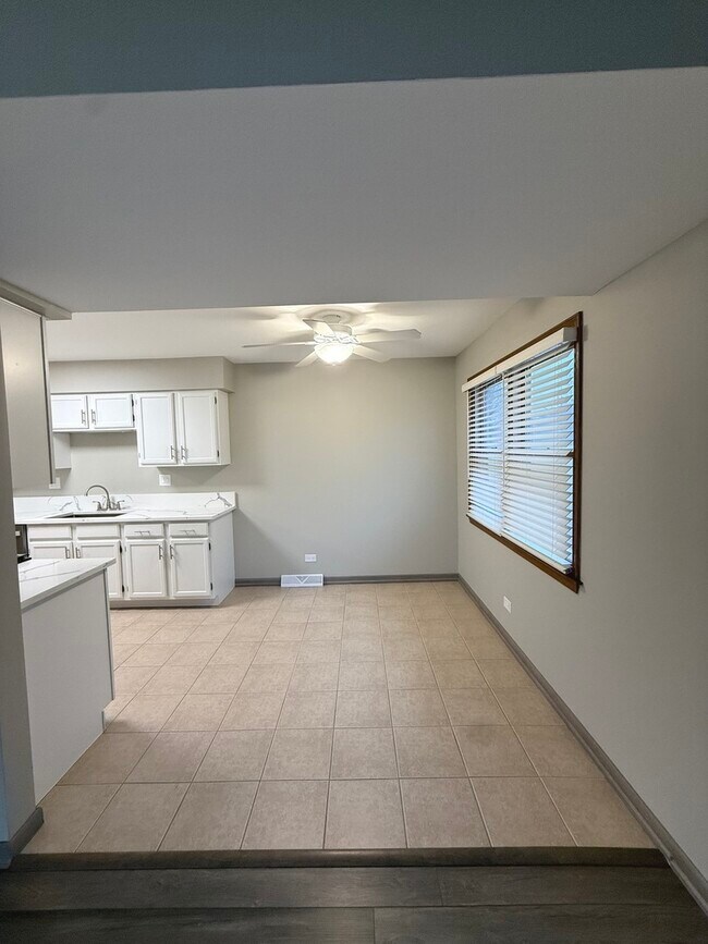 Building Photo - 53 Spuhler Dr