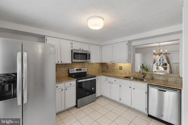 Building Photo - 10877 Olde Woods Way