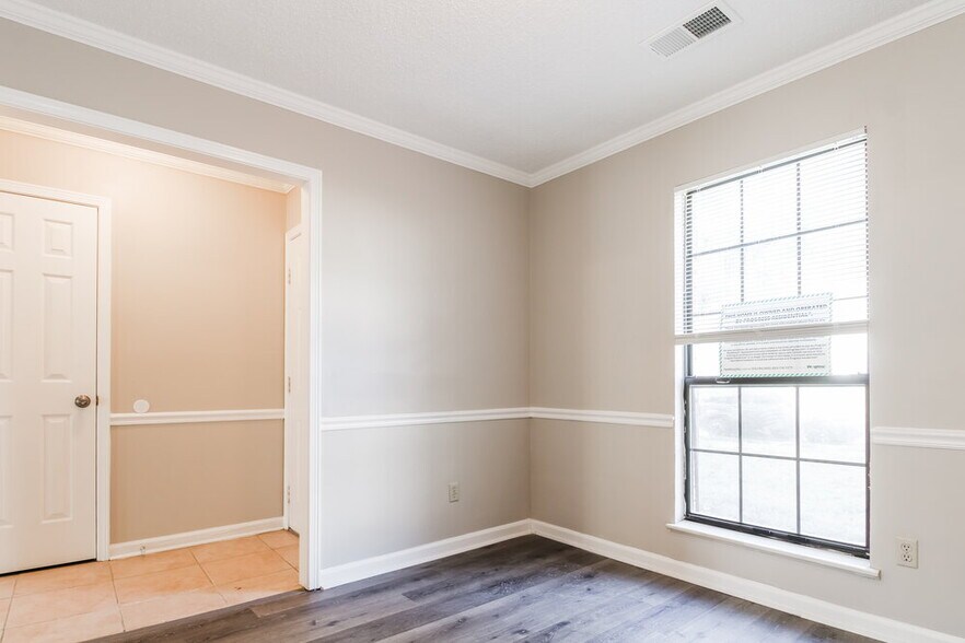 Building Photo - 3740 Schanna Dr
