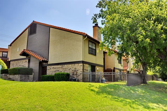 Building Photo - 2610 Lakehill Ln