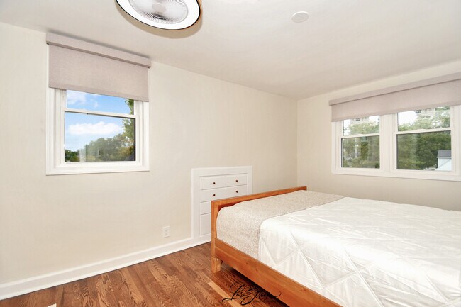 Building Photo - 635 E Prairie Ave