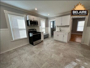 Building Photo - 17 Boylston St