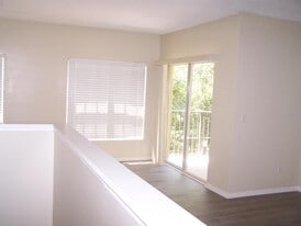 Building Photo - 10360 Fox Trail Rd S