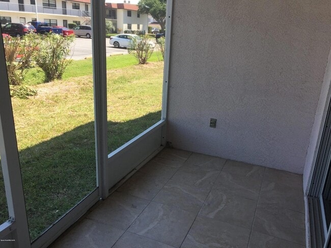 Building Photo - 250 St Lucie Ln