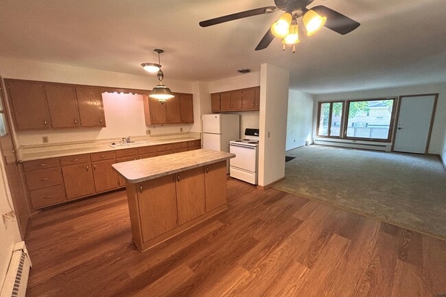 Primary Photo - 2406 Fremont Ave