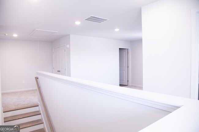 Building Photo - 19 Springwood Ln