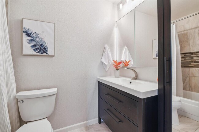 Building Photo - 3306 S Kittredge St