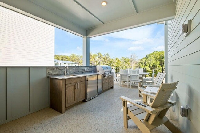 Building Photo - 31 Sarah St