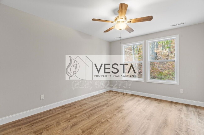 Building Photo - 474 Hague Dr