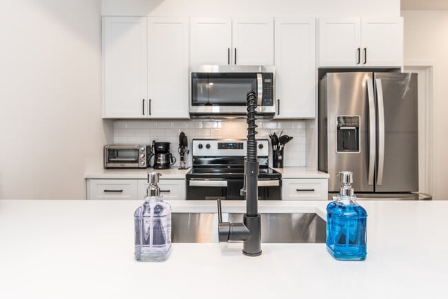 Building Photo - 2435 Master St